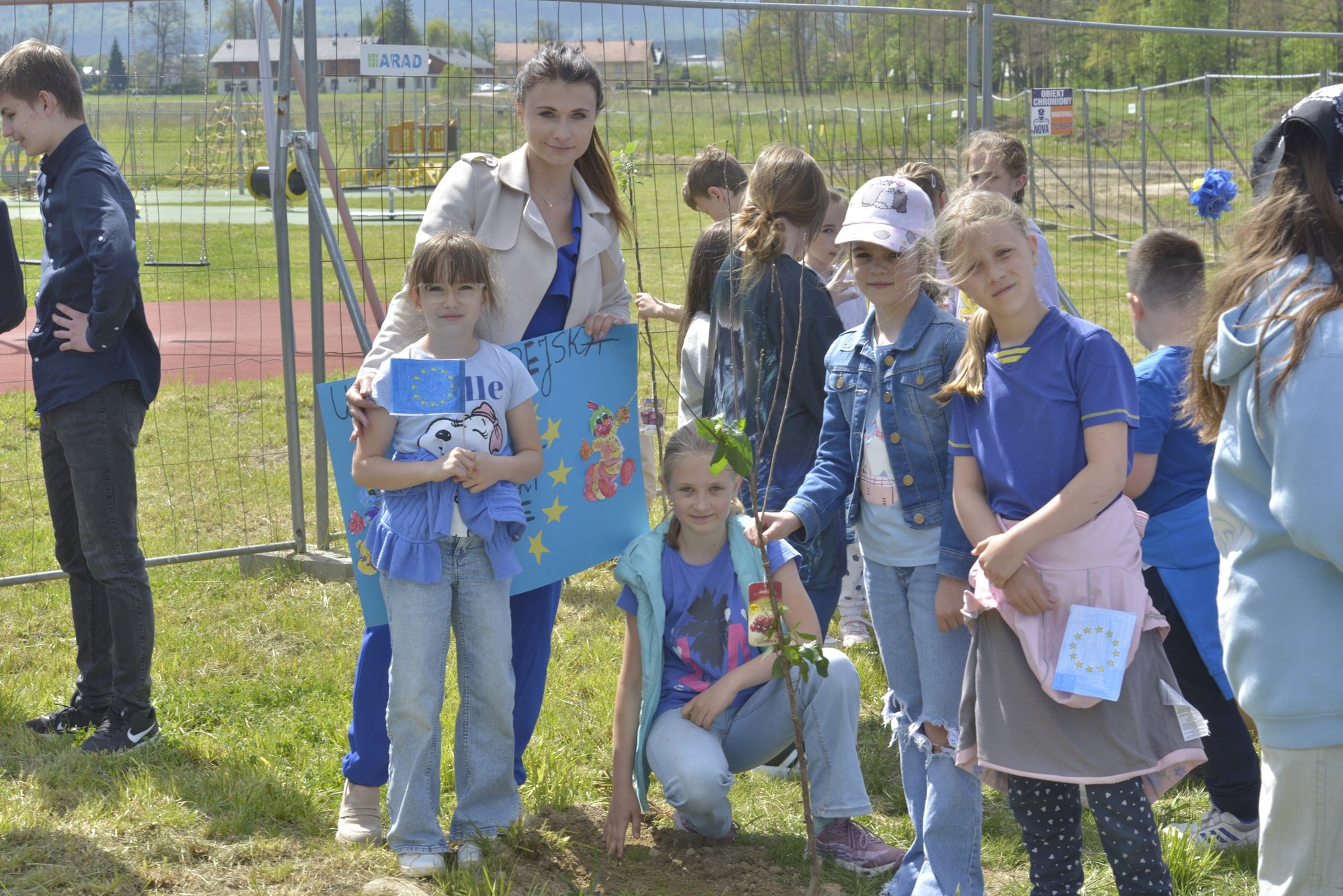 posadzili-drzewka-na-dzien-europy-124512