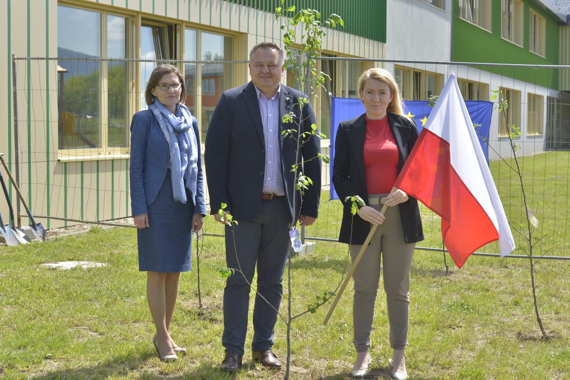 posadzili-drzewka-na-dzien-europy-124512