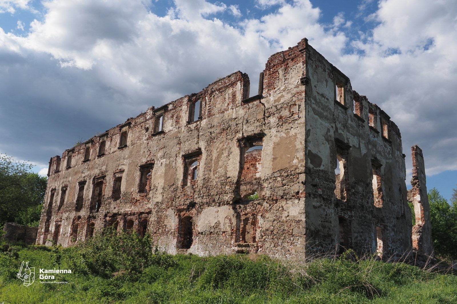 chca-zatrzymac-degradacje-zamku-124652