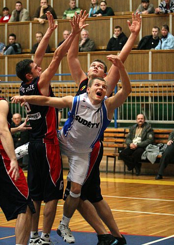 koszykarze-sudetow-przegrywaja-po-sportowym-horrorze-12504