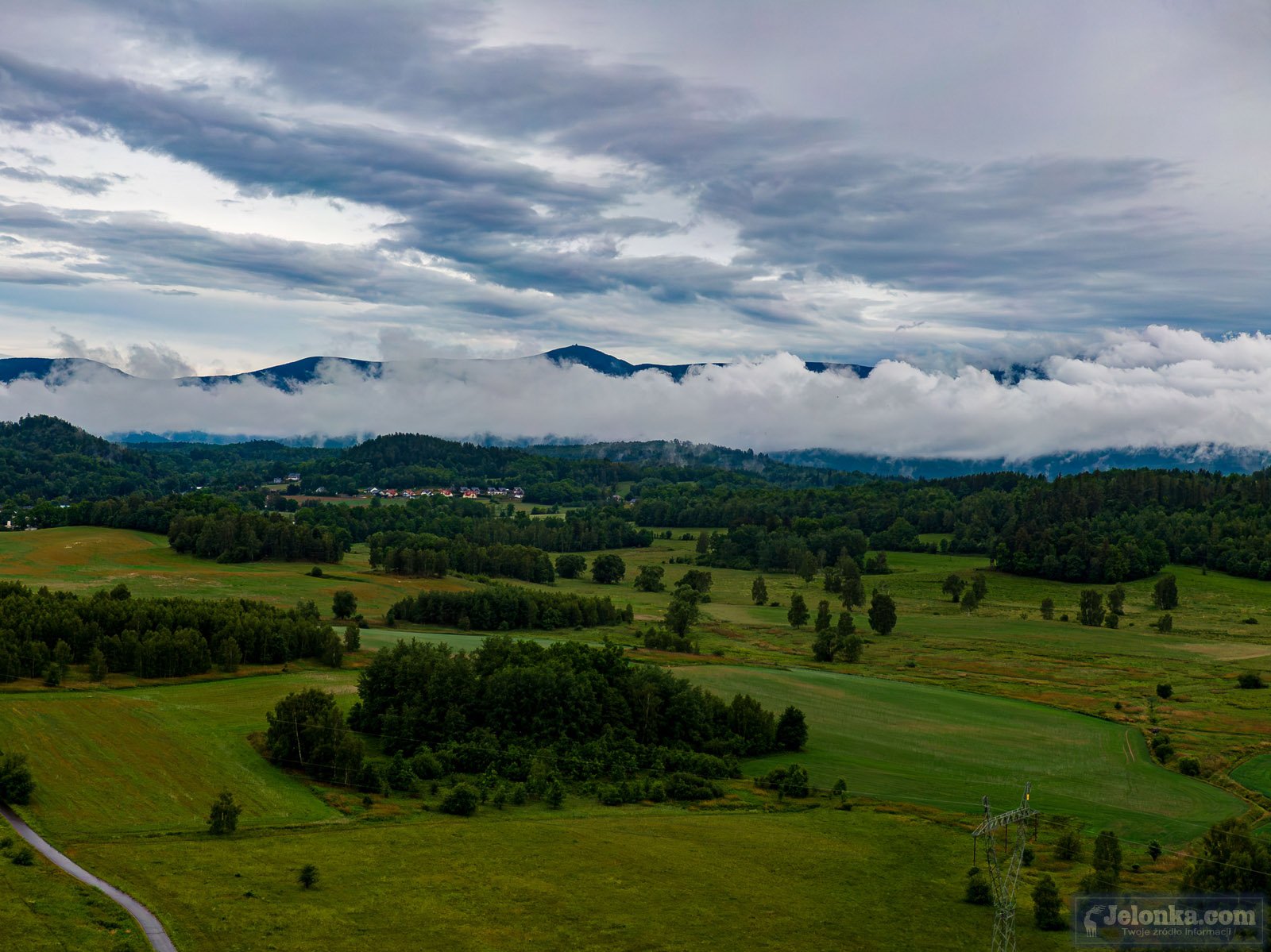 zbiorowisko-kropelek-nad-jelenia-gora-125073