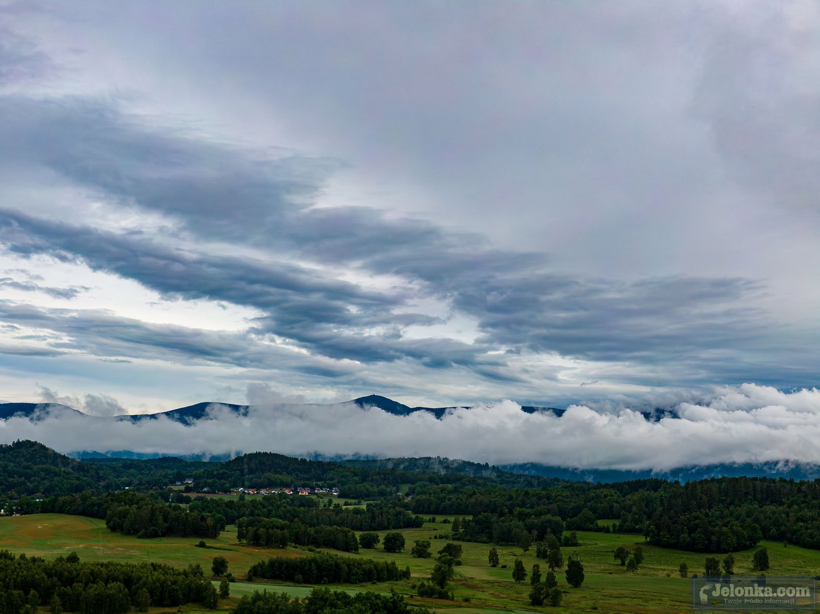 zbiorowisko-kropelek-nad-jelenia-gora-125073