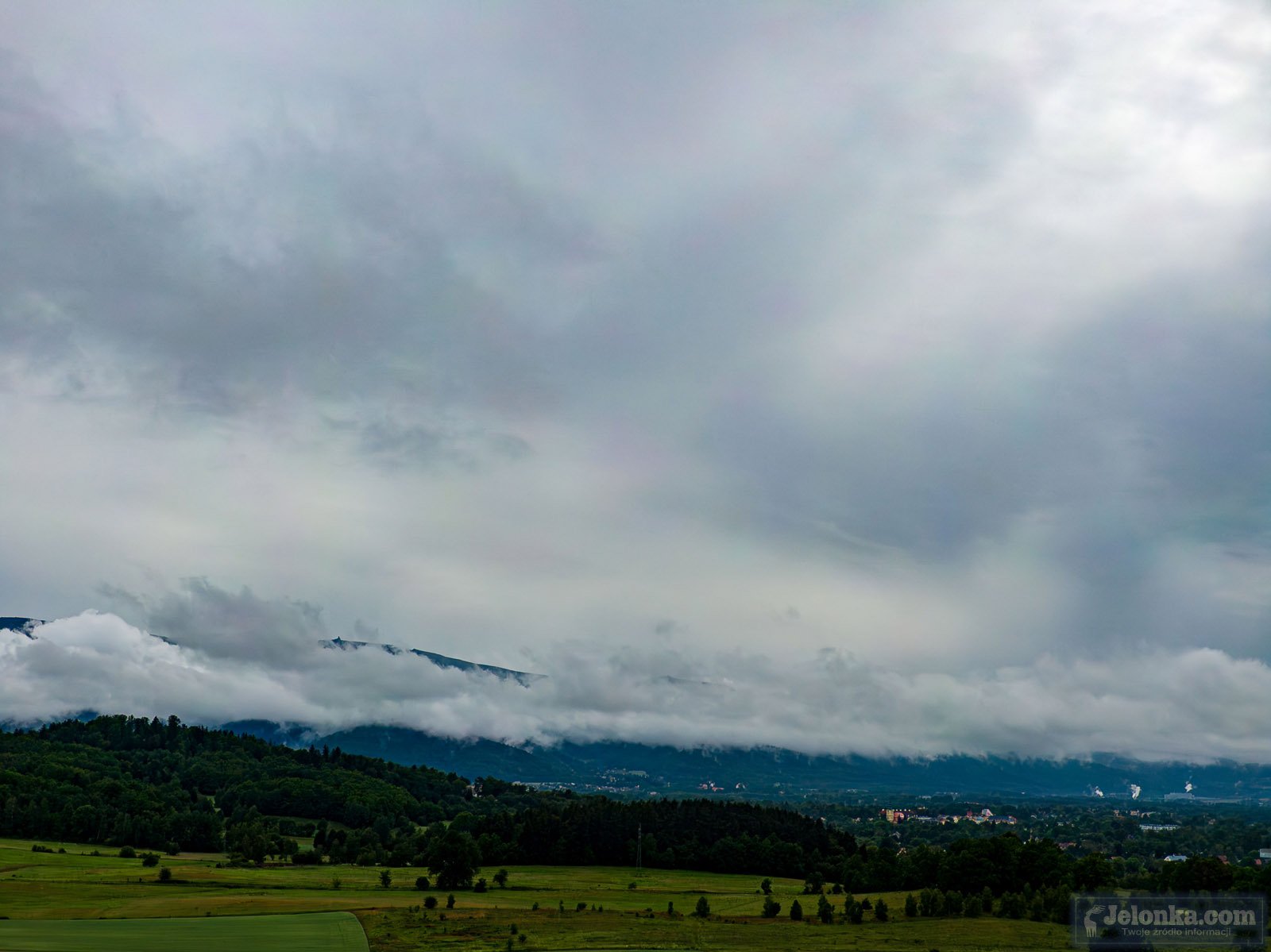 zbiorowisko-kropelek-nad-jelenia-gora-125073