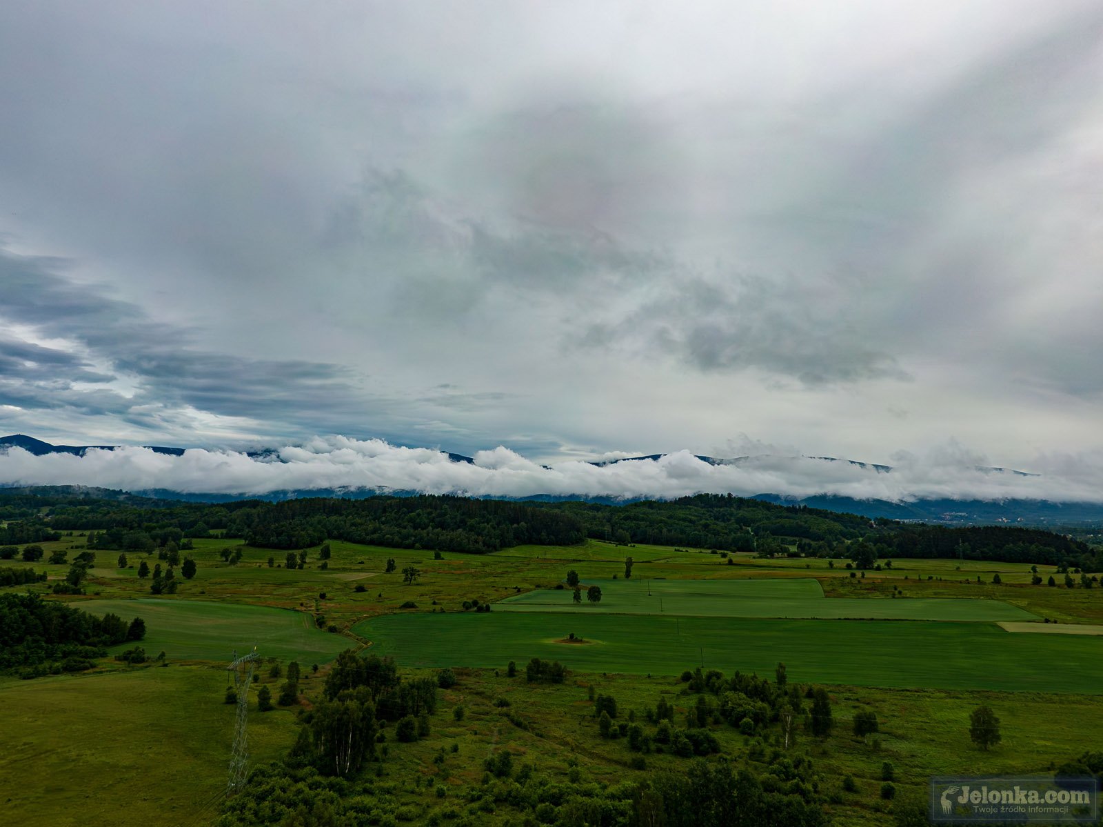 zbiorowisko-kropelek-nad-jelenia-gora-125073