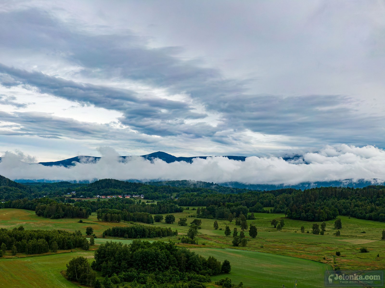 zbiorowisko-kropelek-nad-jelenia-gora-125073