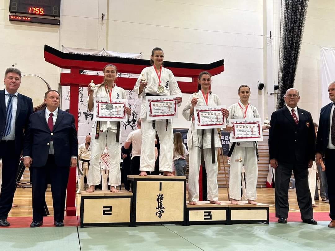 siostry-grzes-z-medalami-mistrzostw-polski-i-europy-125086