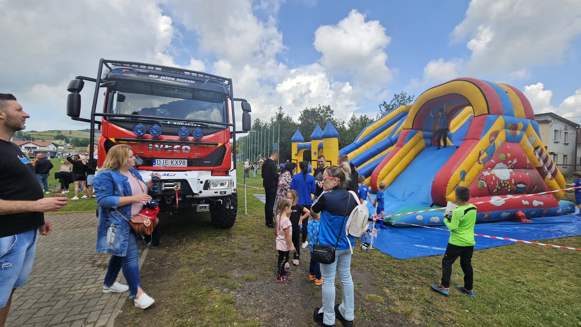 blisko-400-modych-adeptow-futbolu-na-starcie-125098