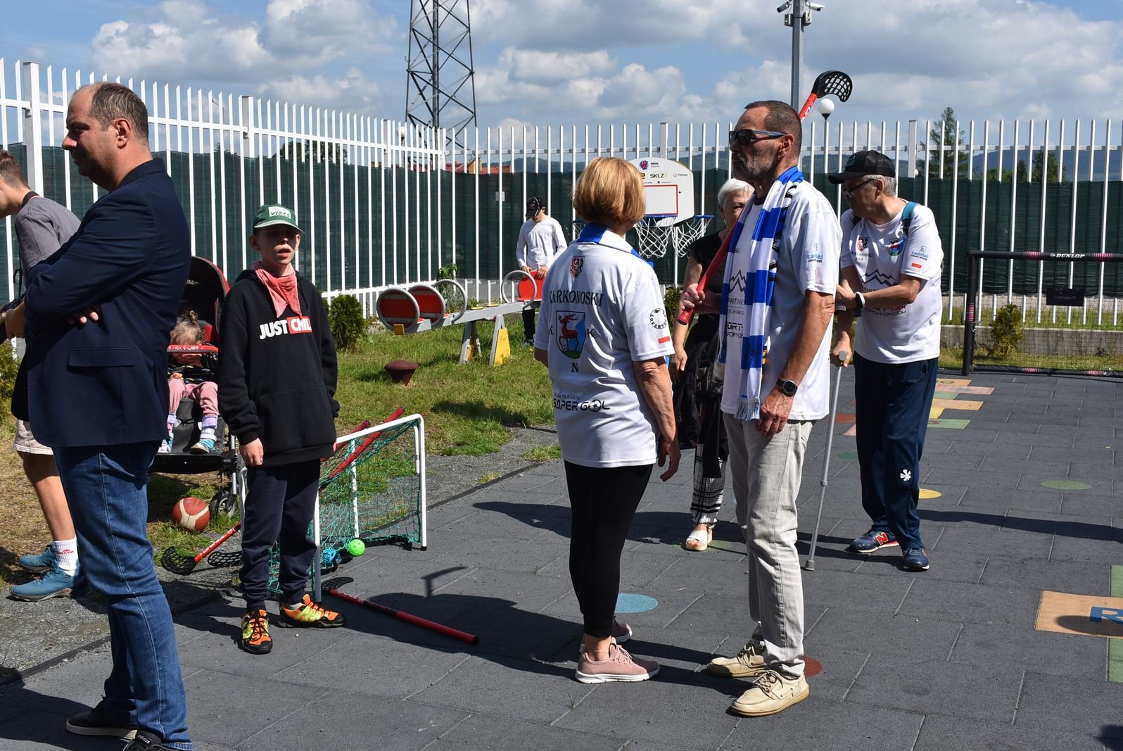 kibice-zorganizowali-zabawe-dla-dzieci-125155