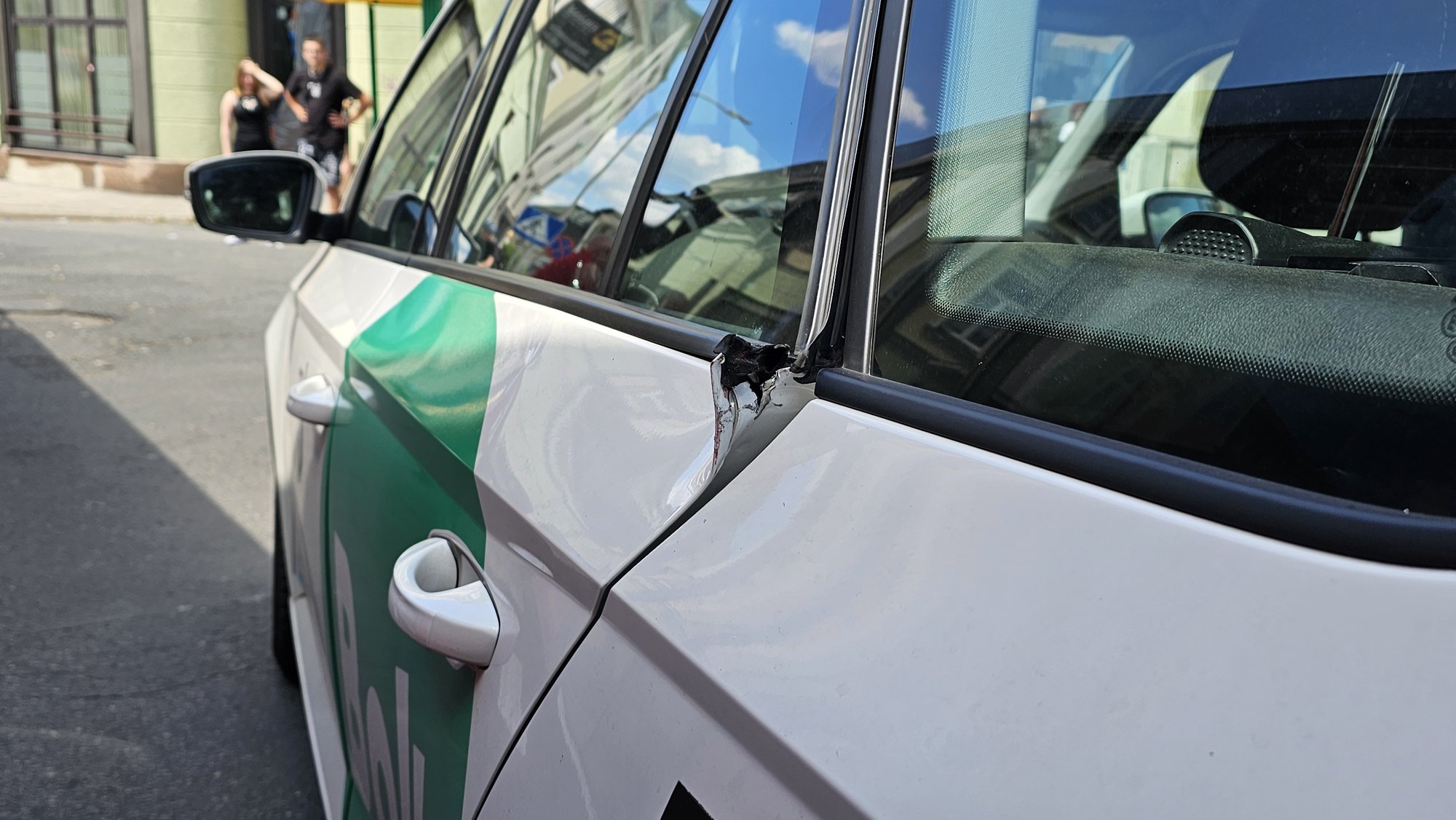bliskie-spotkanie-autobusu-i-taksowki-125206