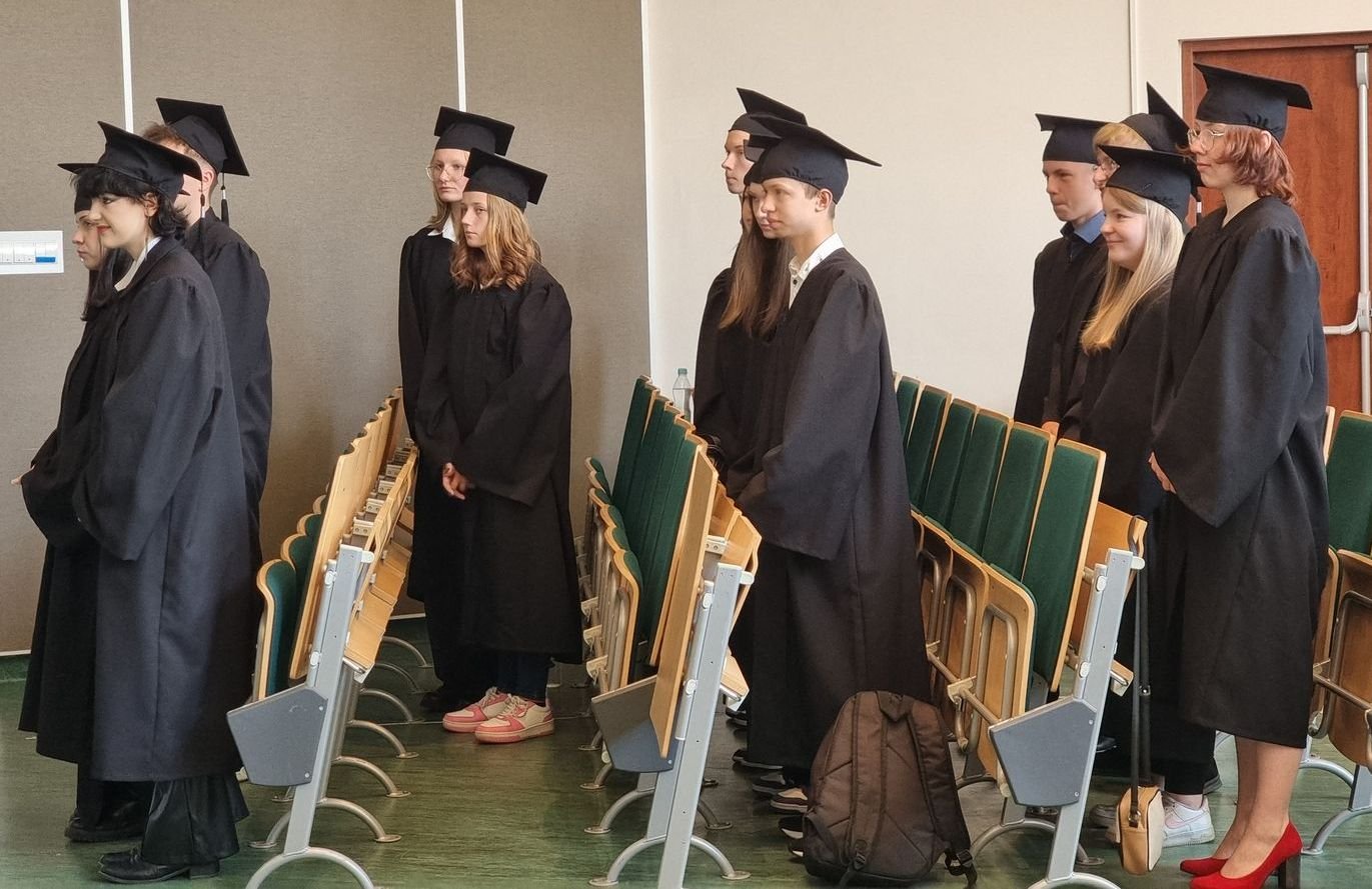 dyplomy-dla-absolwentow-uniwersytetu-liderow-125211