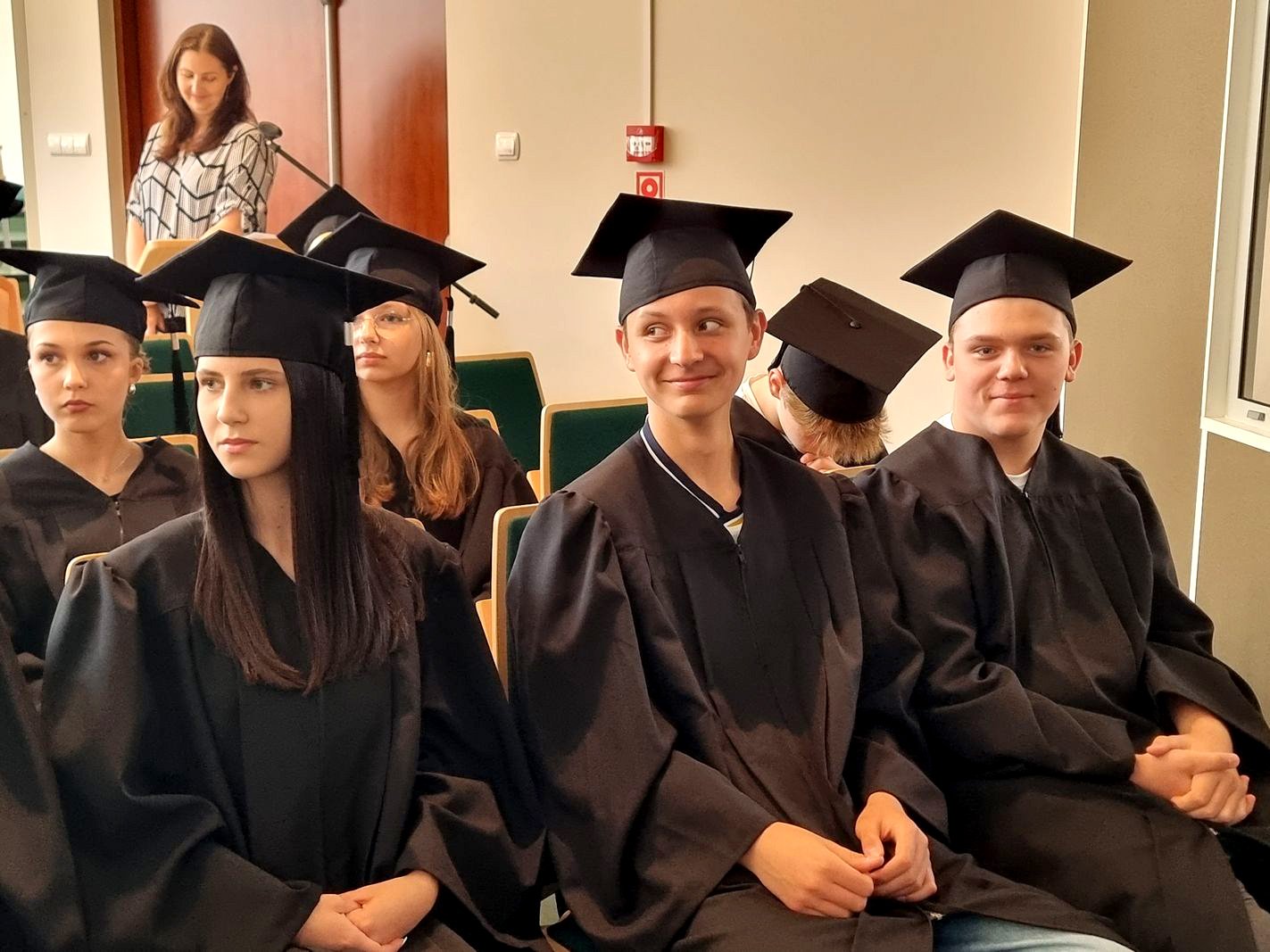 dyplomy-dla-absolwentow-uniwersytetu-liderow-125211