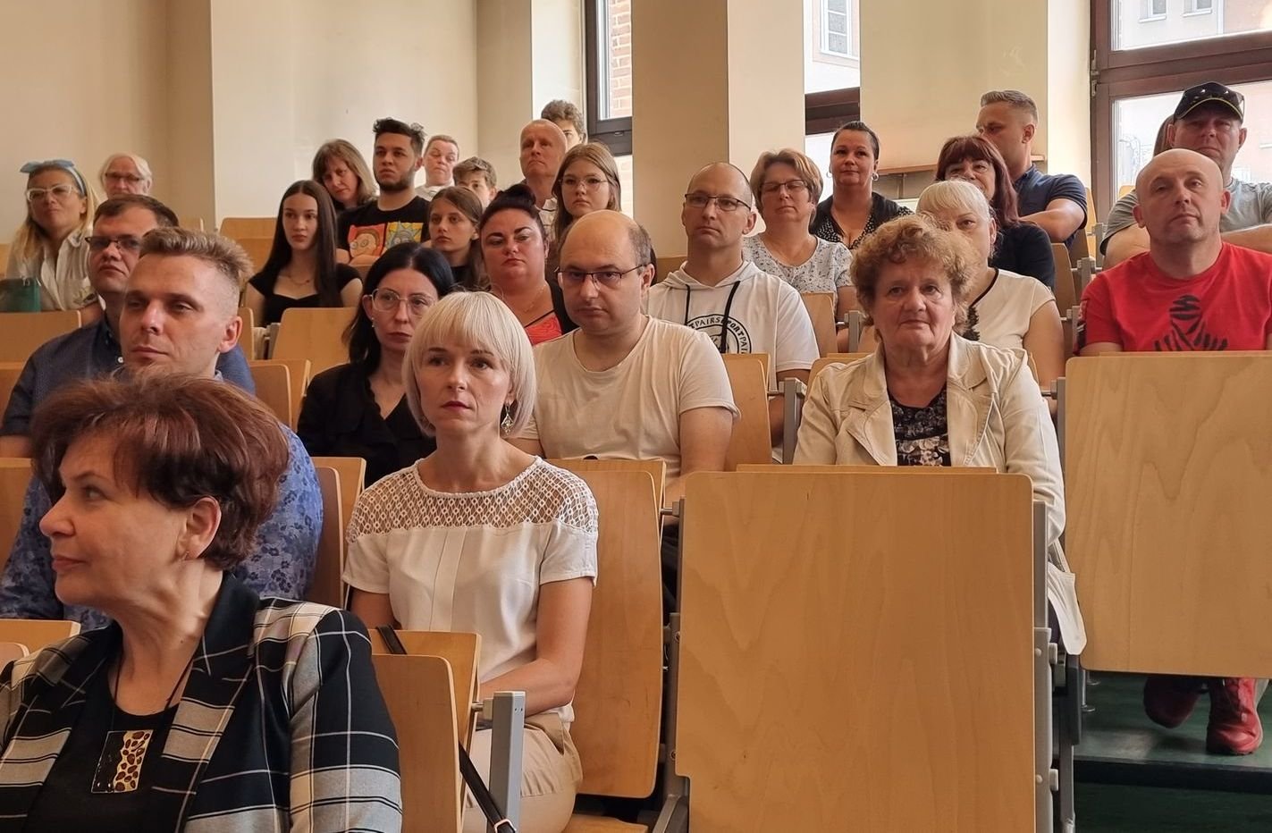 dyplomy-dla-absolwentow-uniwersytetu-liderow-125211