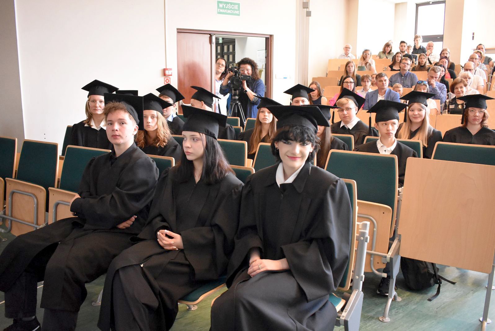 dyplomy-dla-absolwentow-uniwersytetu-liderow-125211