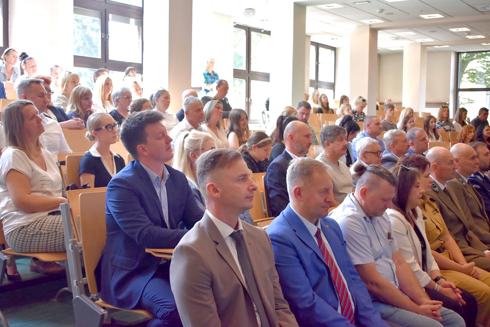 dyplomy-dla-absolwentow-uniwersytetu-liderow-125211