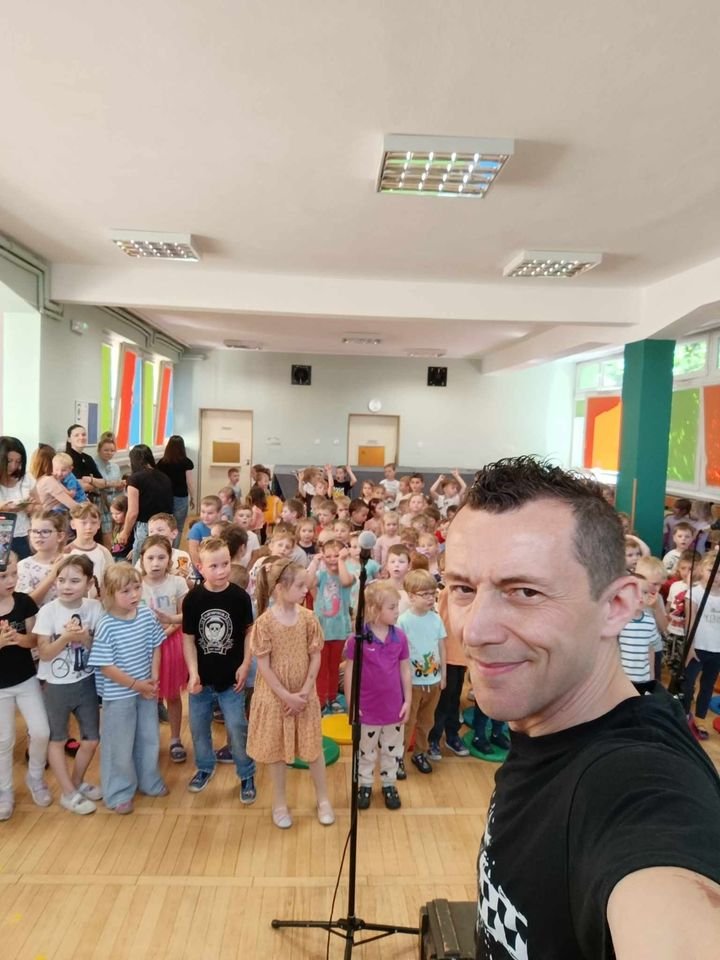 dzieci-skakay-i-szalay-mocne-granie-w-przedszkolu-125215