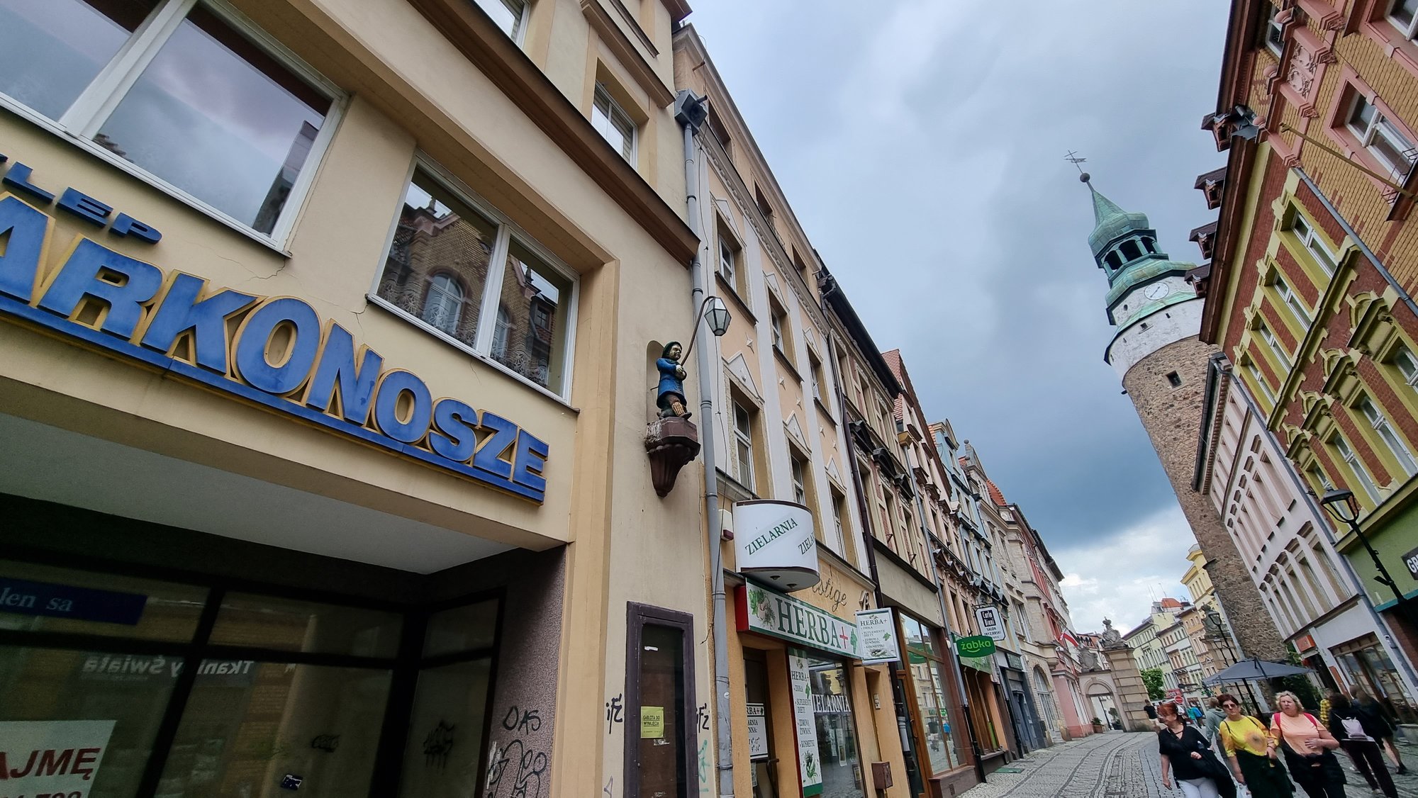 jelenia-gora-z-bliska-chopiec-z-lampionem-125227