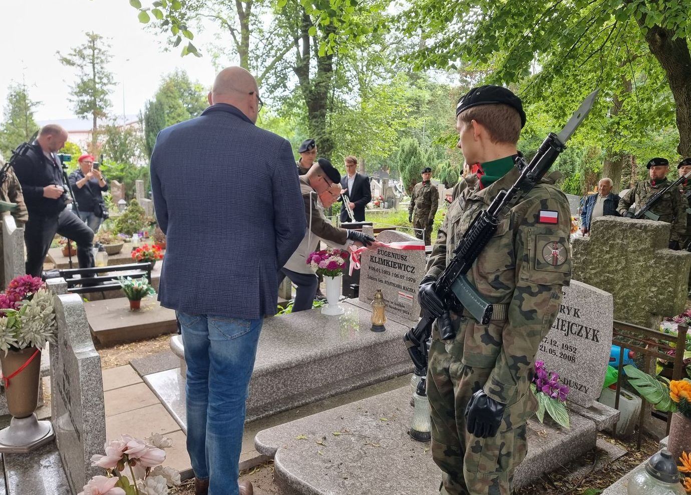 nowy-nagrobek-dla-bohatera-125258