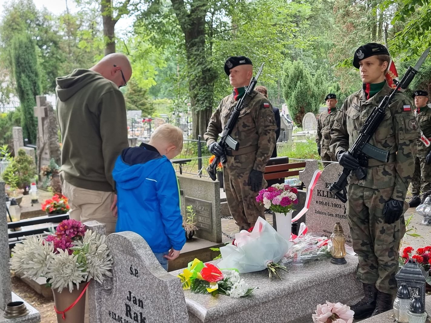 nowy-nagrobek-dla-bohatera-125258