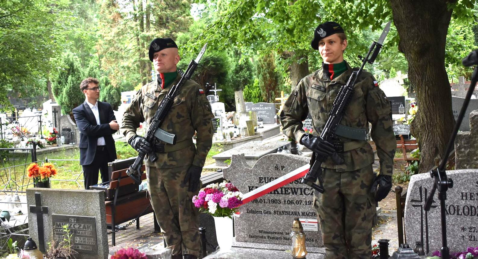 nowy-nagrobek-dla-bohatera-125258