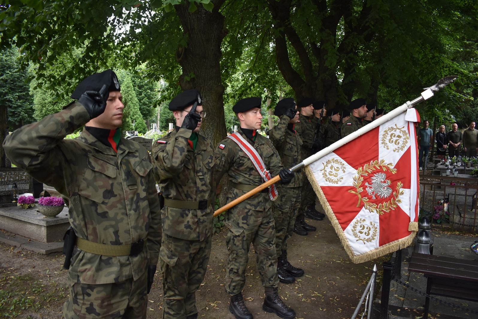nowy-nagrobek-dla-bohatera-125258