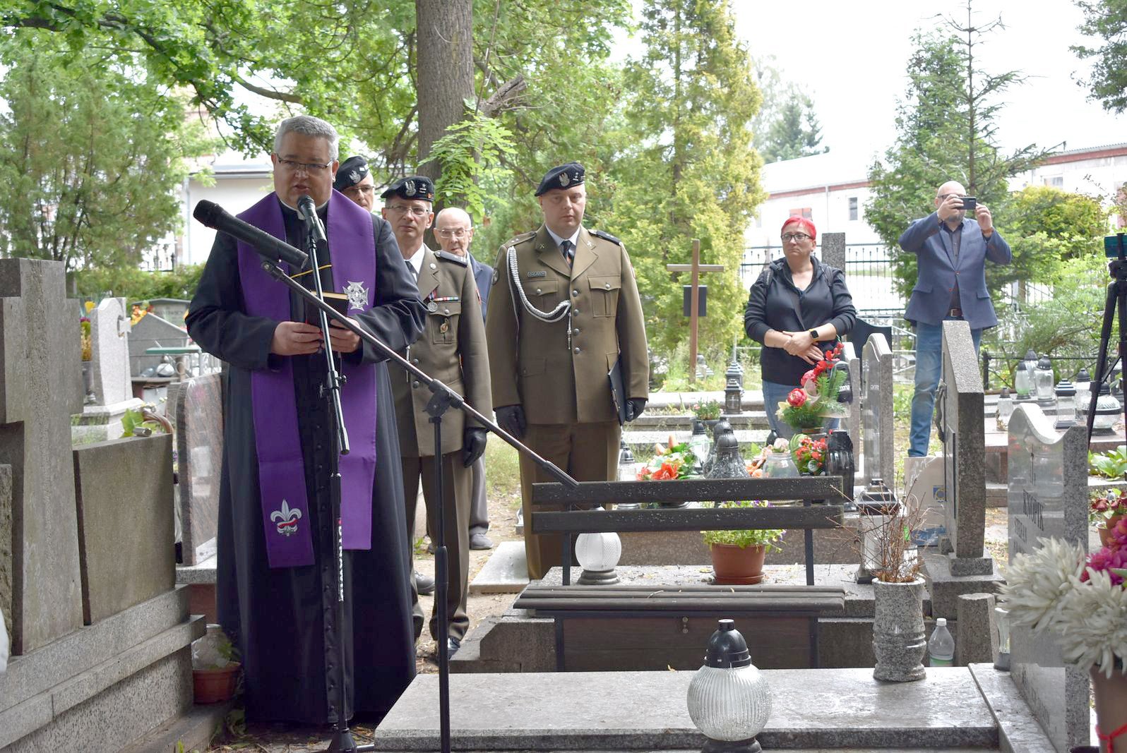 nowy-nagrobek-dla-bohatera-125258