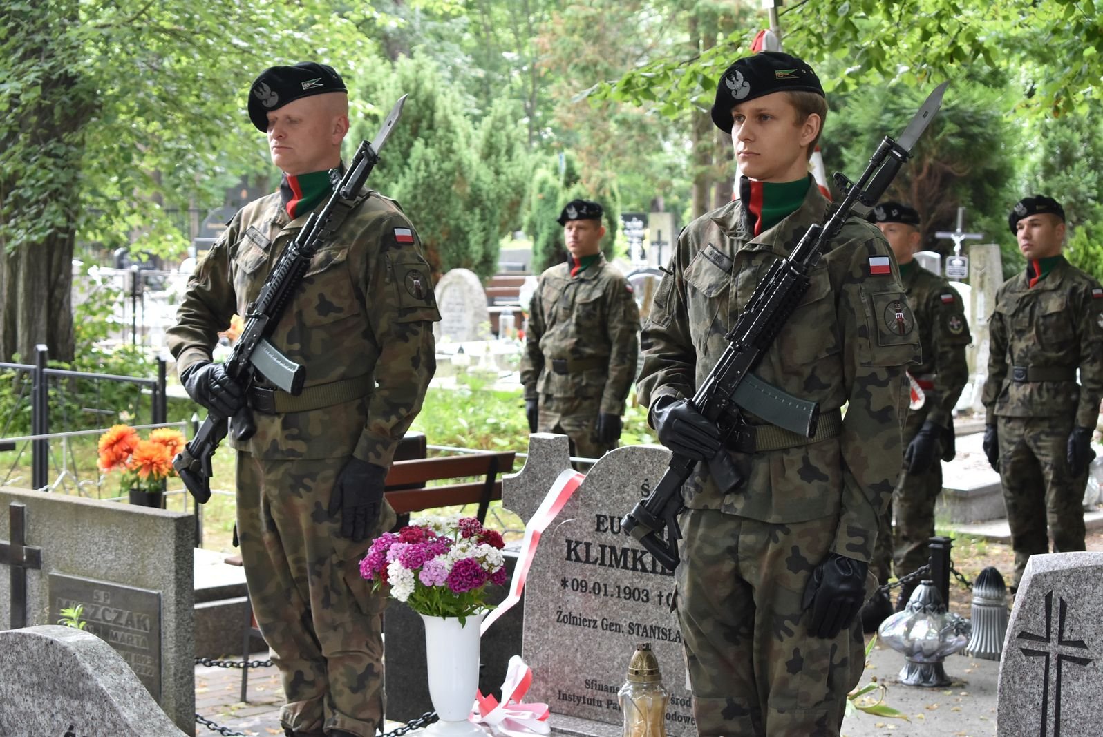 nowy-nagrobek-dla-bohatera-125258
