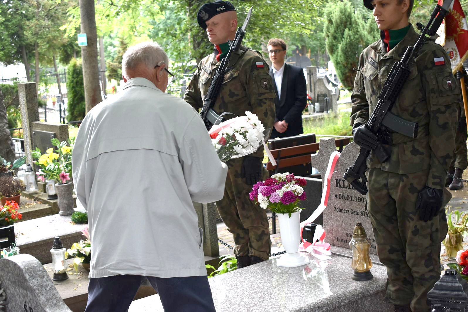 nowy-nagrobek-dla-bohatera-125258
