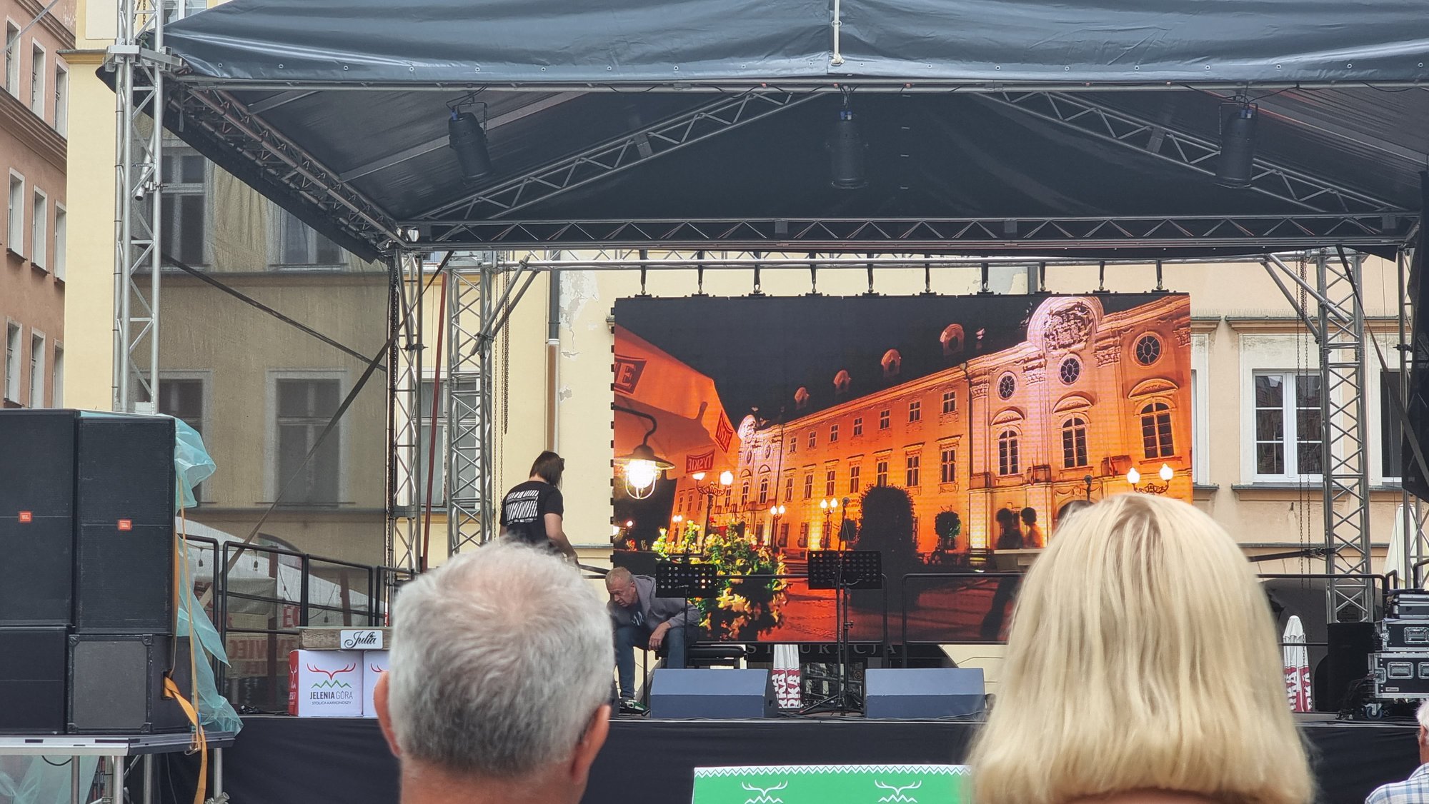 wina-na-placu-ratuszowym-125352