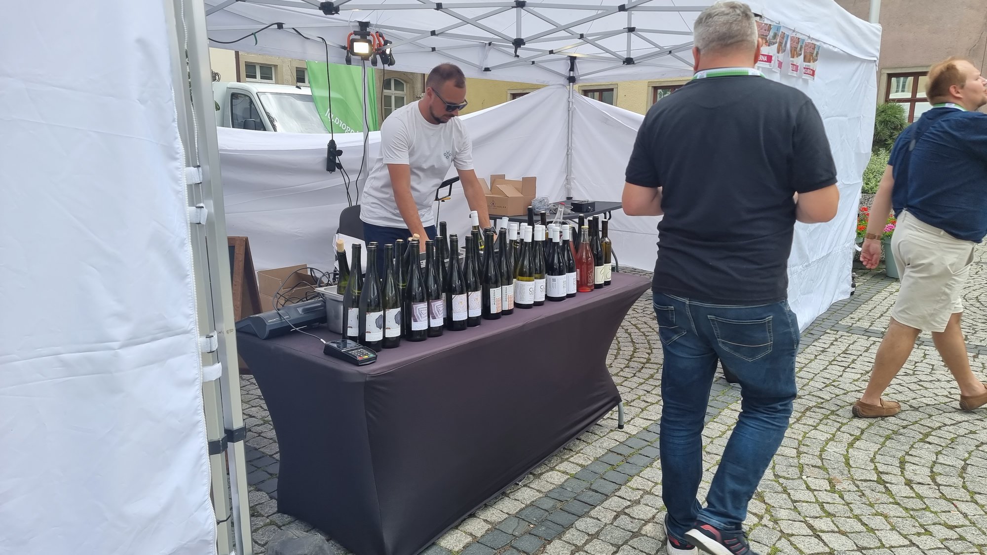 wina-na-placu-ratuszowym-125352