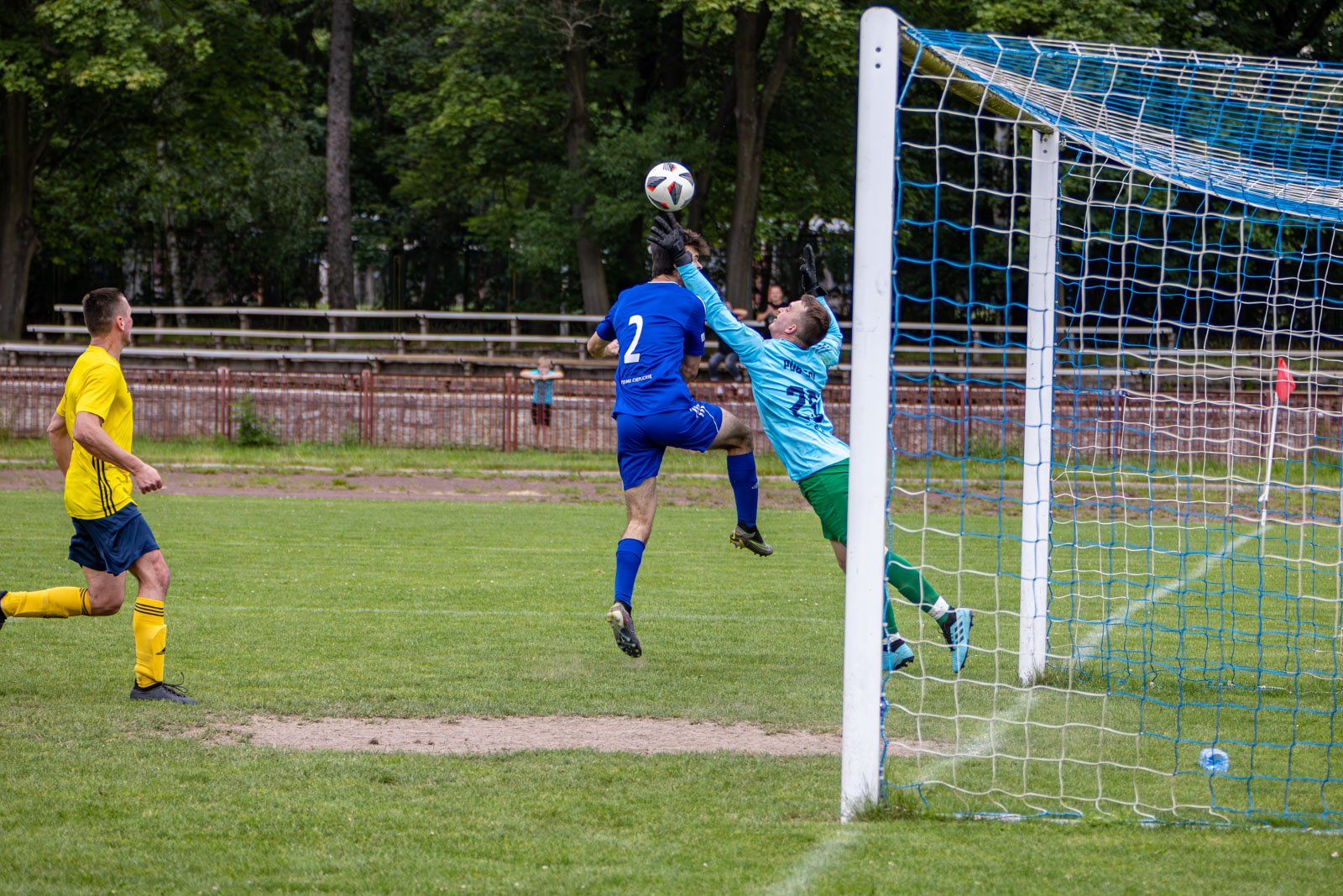 kuriozalny-gol-w-derbach-jeleniej-gory-125378
