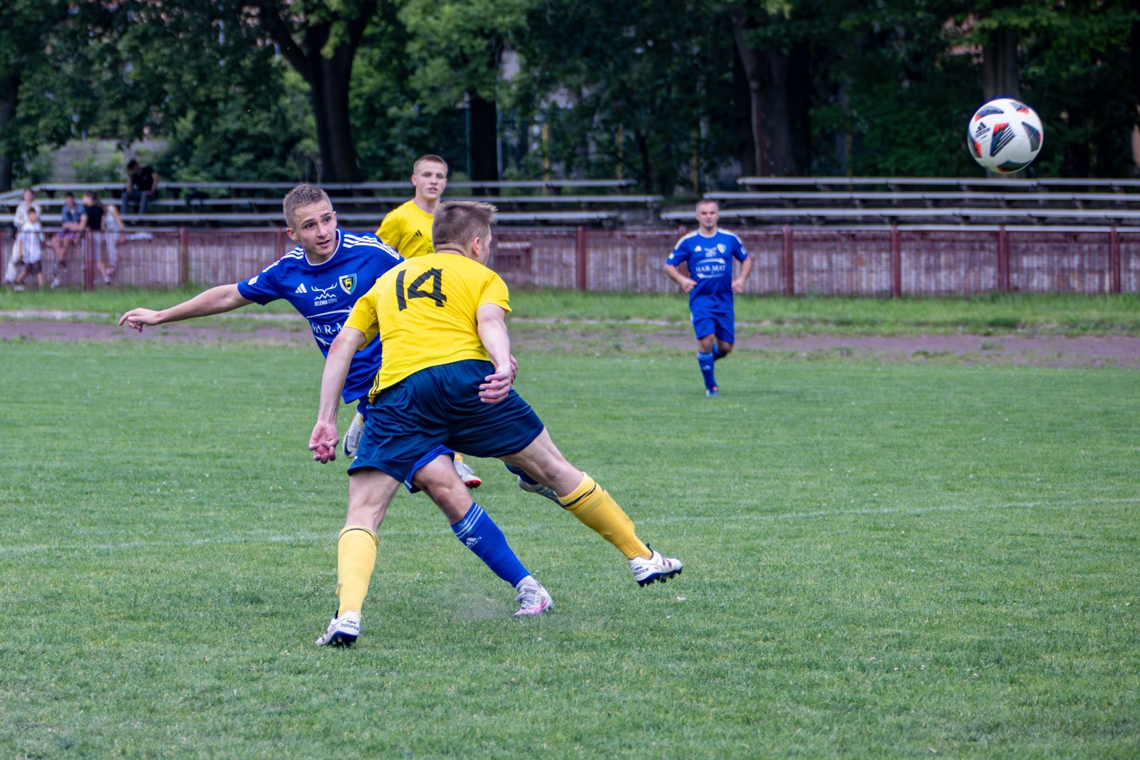 kuriozalny-gol-w-derbach-jeleniej-gory-125378