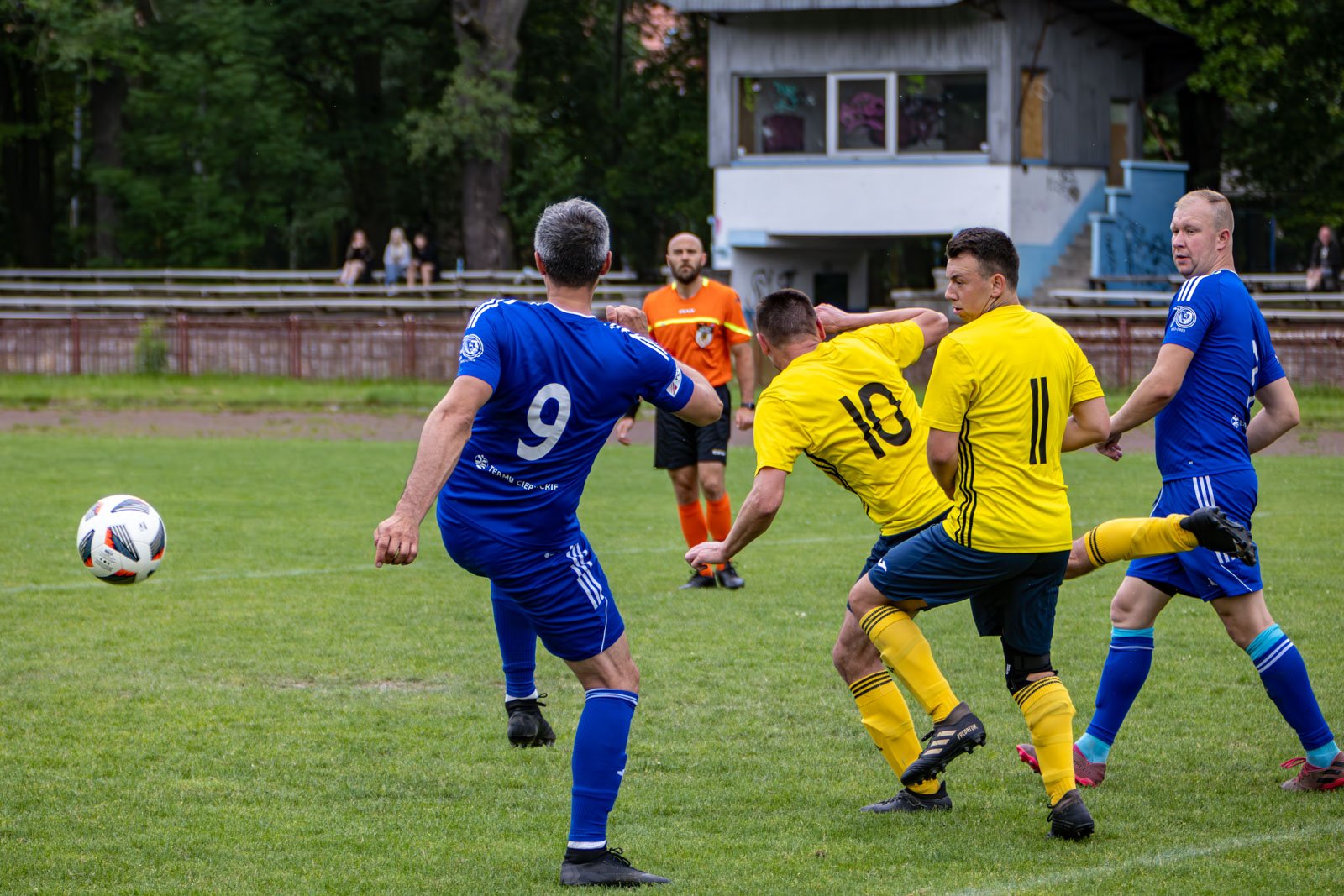 kuriozalny-gol-w-derbach-jeleniej-gory-125378