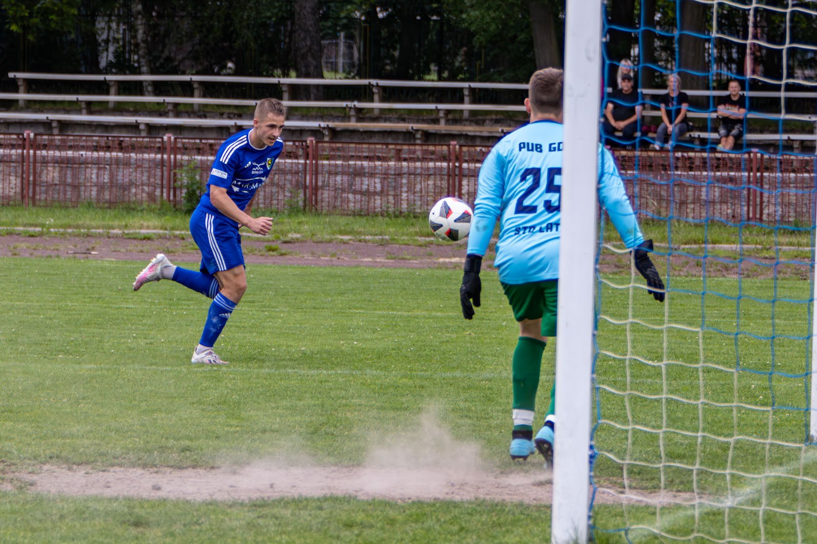 kuriozalny-gol-w-derbach-jeleniej-gory-125378