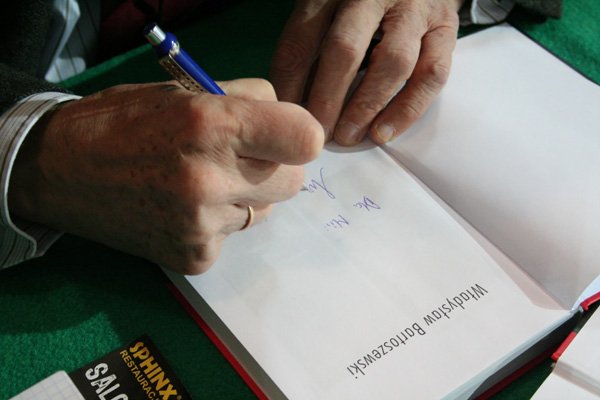 tumy-na-spotkaniu-z-prof-bartoszewskim-12547