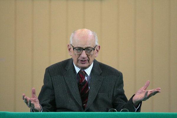 tumy-na-spotkaniu-z-prof-bartoszewskim-12547