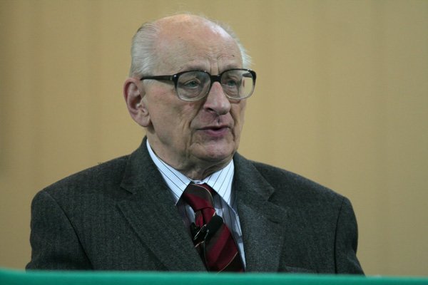 tumy-na-spotkaniu-z-prof-bartoszewskim-12547