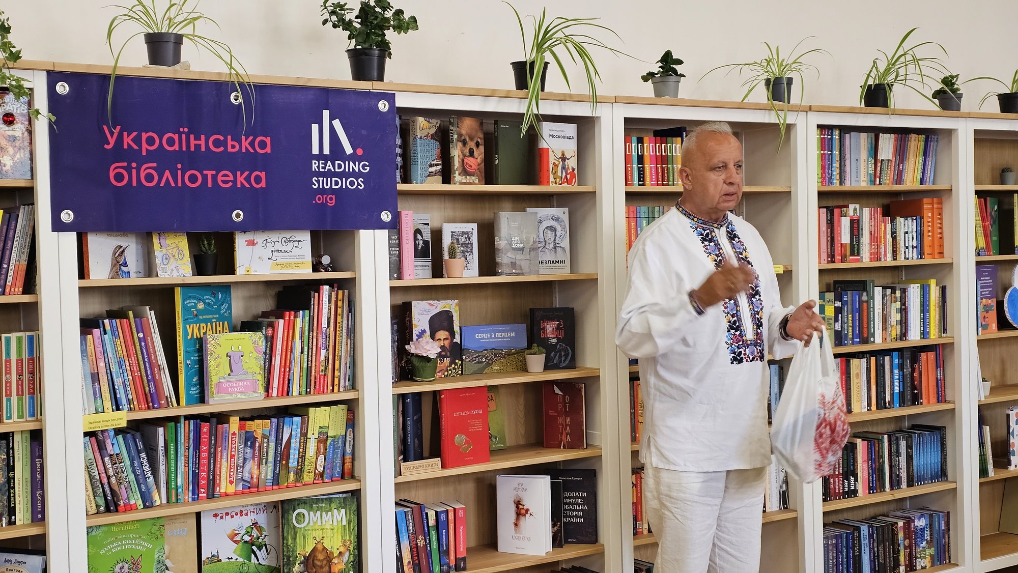 otwarto-ukrainska-biblioteke-125512
