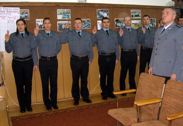 osmiu-nowych-policjantow-12555