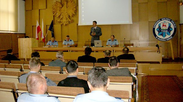 W konferencji uczestniczyli przedstawiciele straży miejskiej oraz Telekomunikacji Polskiej SA, Dialogu, SOK i Energii Pro.