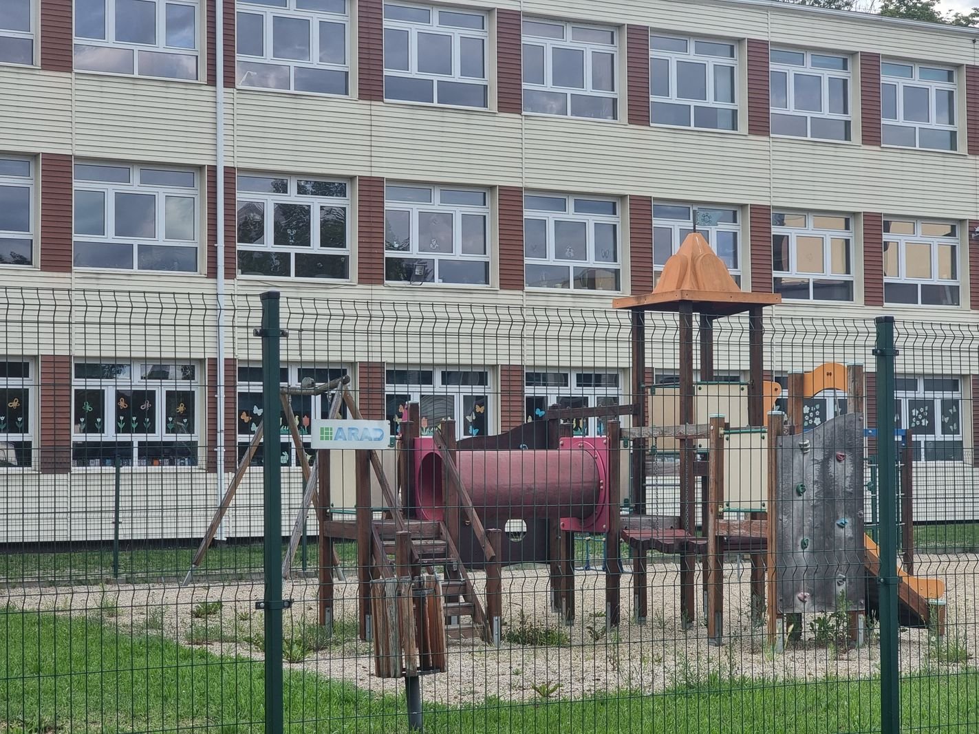 sporo-ofert-na-remont-placu-zabaw-125681