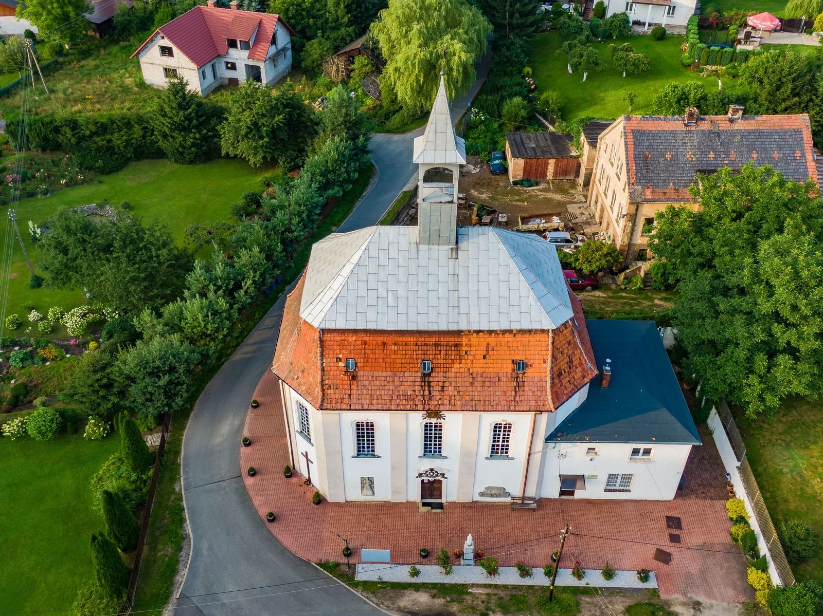 zerwa-i-uoza-dach-swiatyni-125753