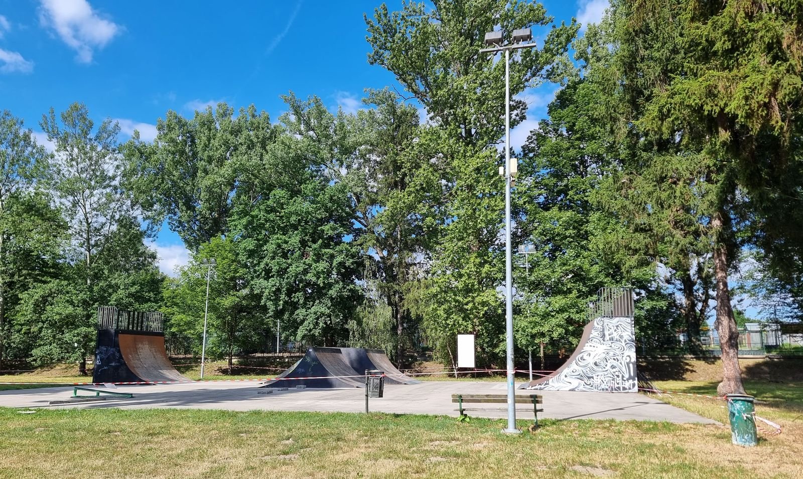 co-ze-skateparkiem-125868