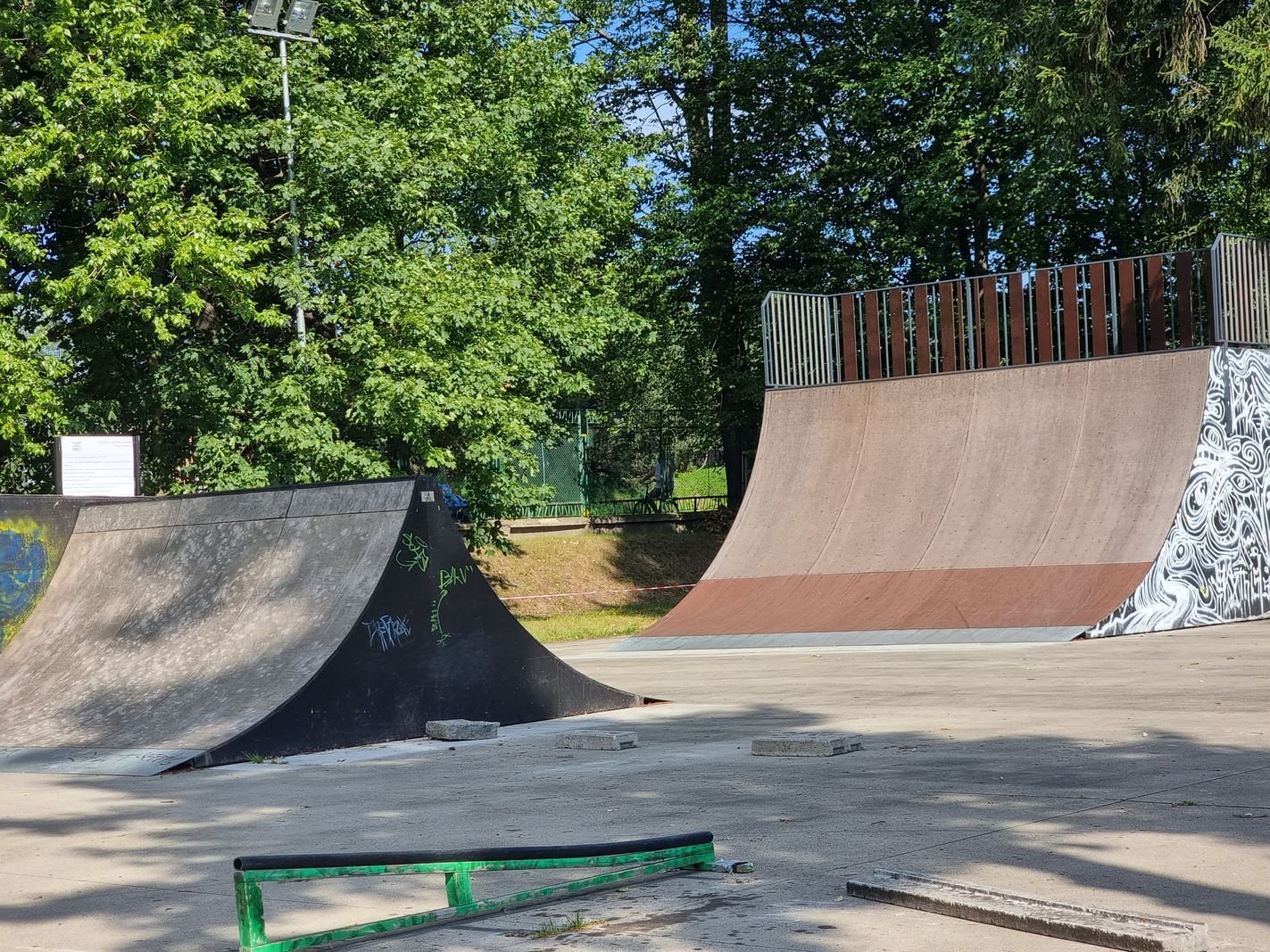 co-ze-skateparkiem-125868