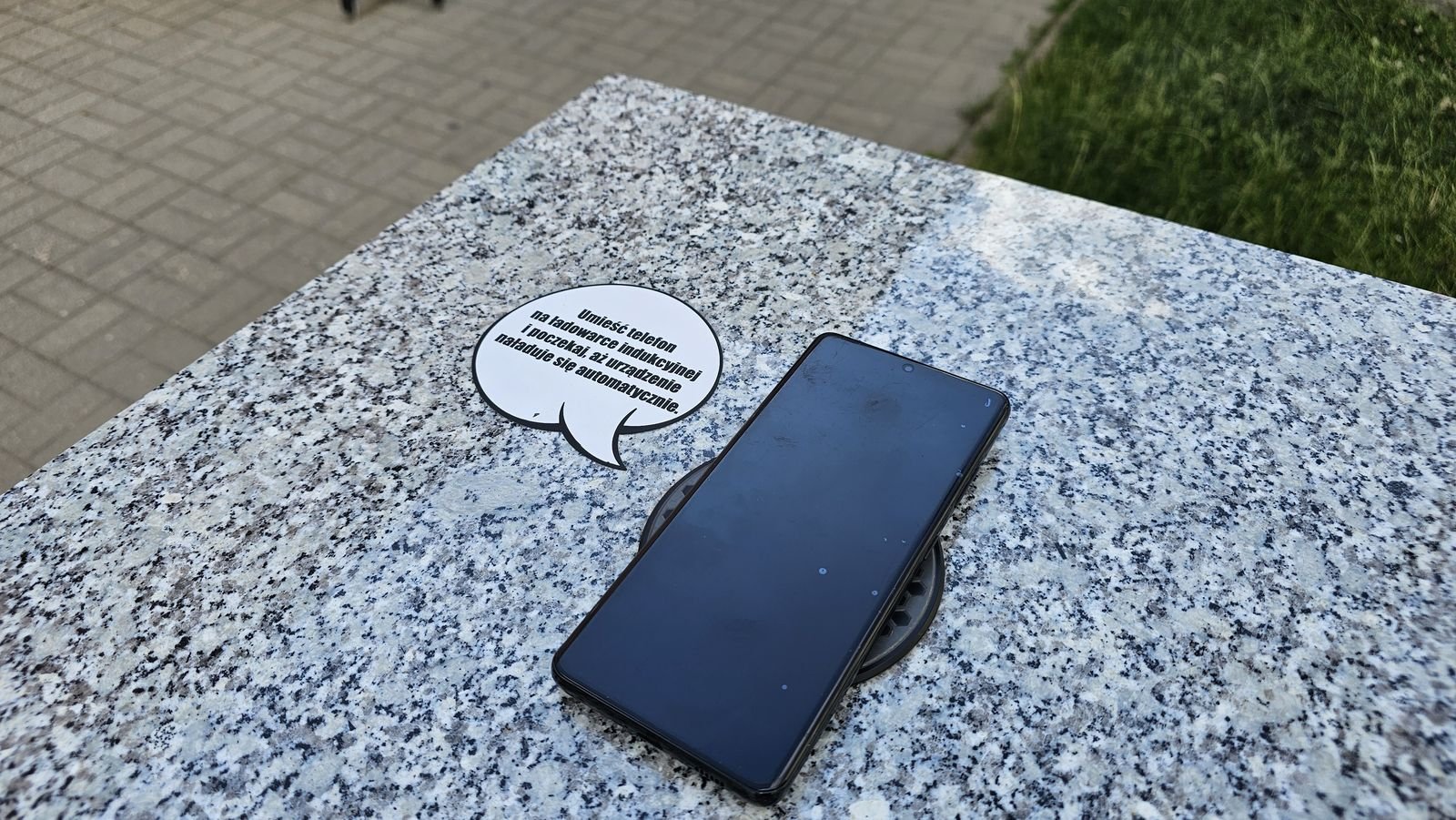 soneczne-adowarki-125900
