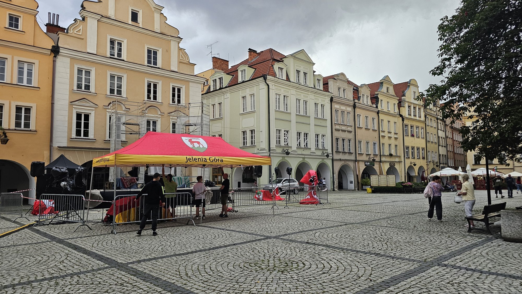ulewa-przeszkodzi-w-przedstawieniach-125919