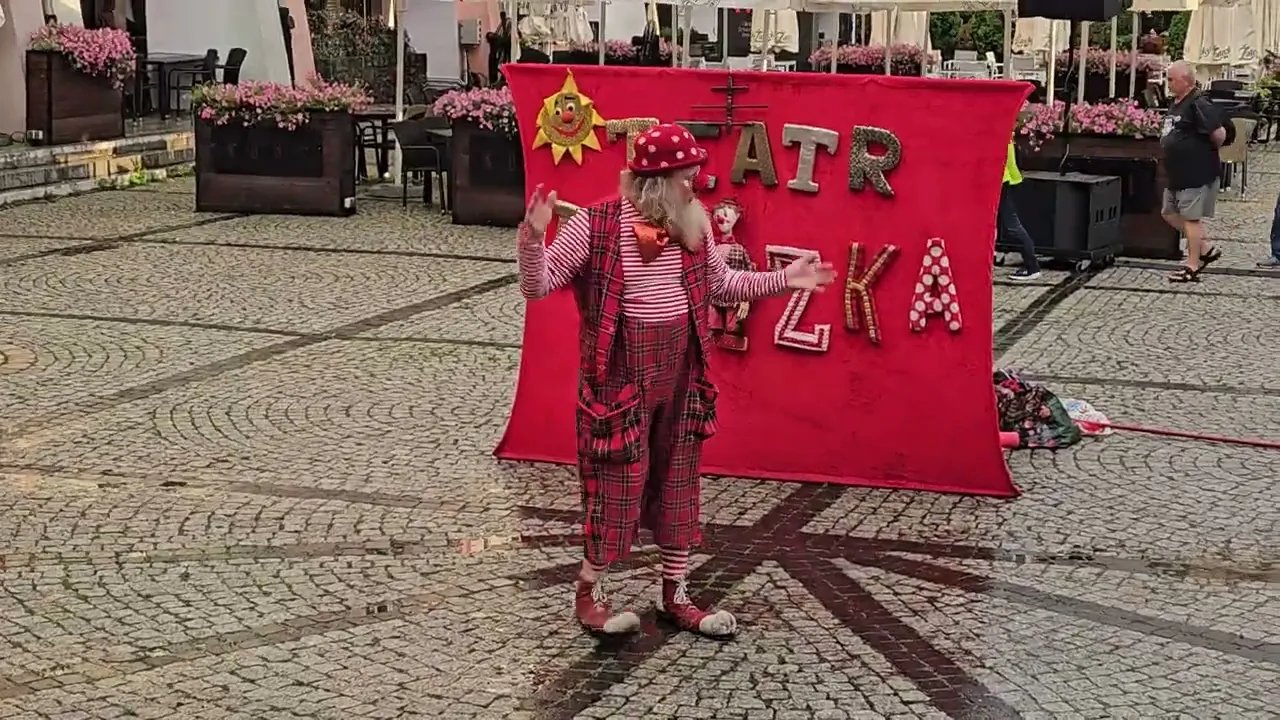 teatry-uliczne-czerwony-klaun-fotogaleria-125936