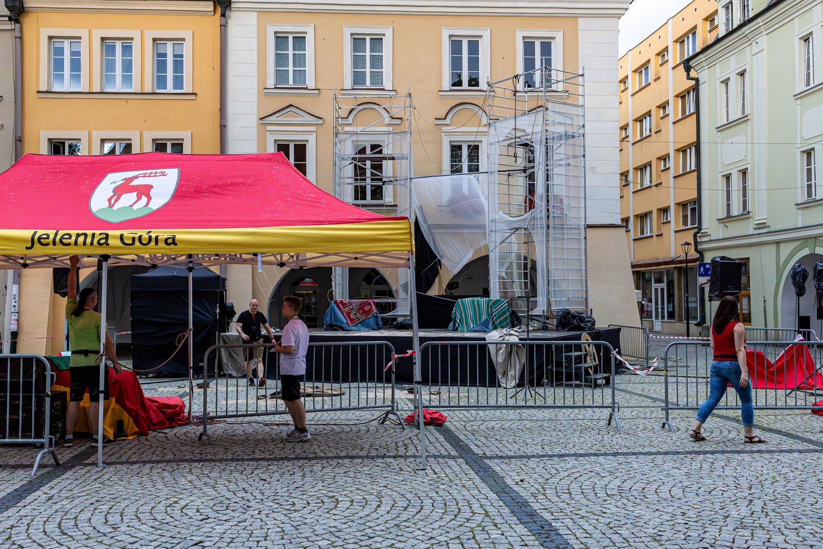 teatry-uliczne-czerwony-klaun-fotogaleria-125936