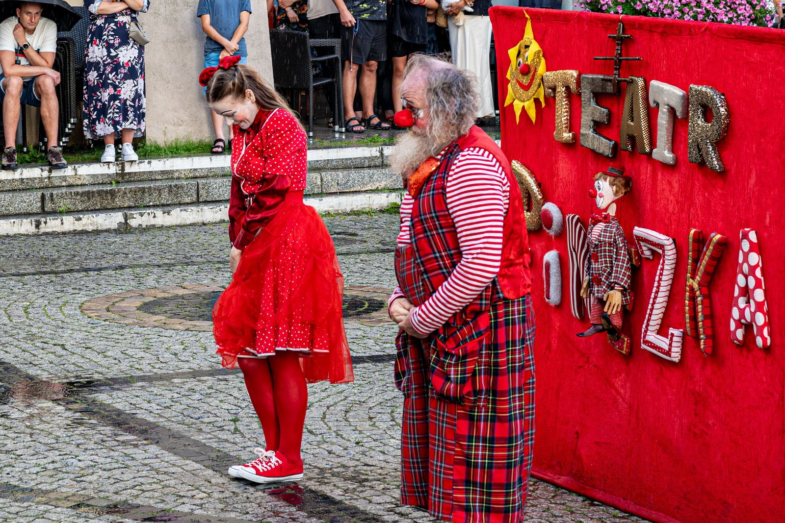 teatry-uliczne-czerwony-klaun-fotogaleria-125936