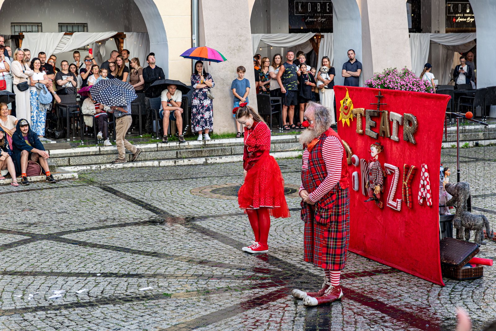 teatry-uliczne-czerwony-klaun-fotogaleria-125936