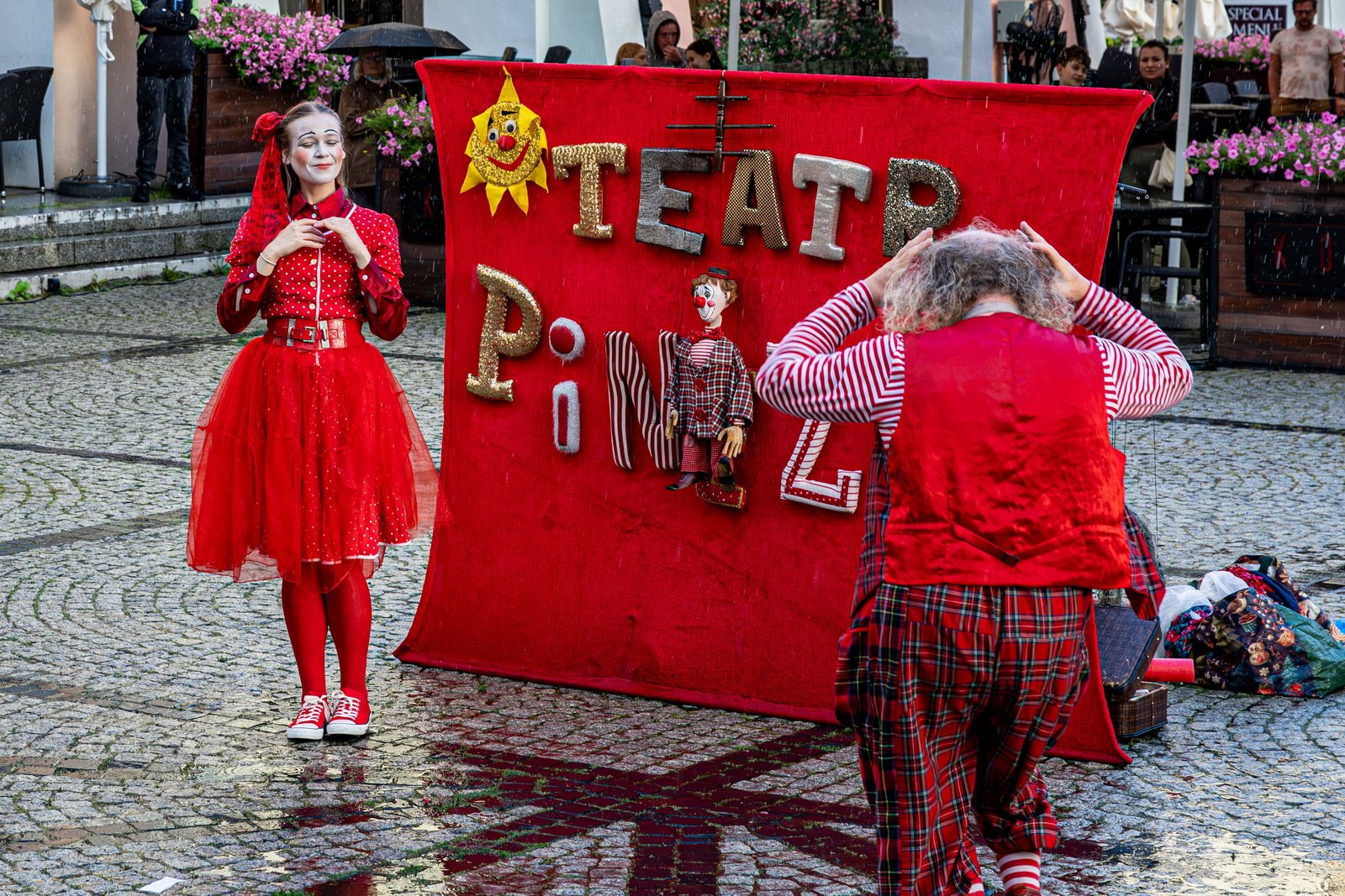 teatry-uliczne-czerwony-klaun-fotogaleria-125936